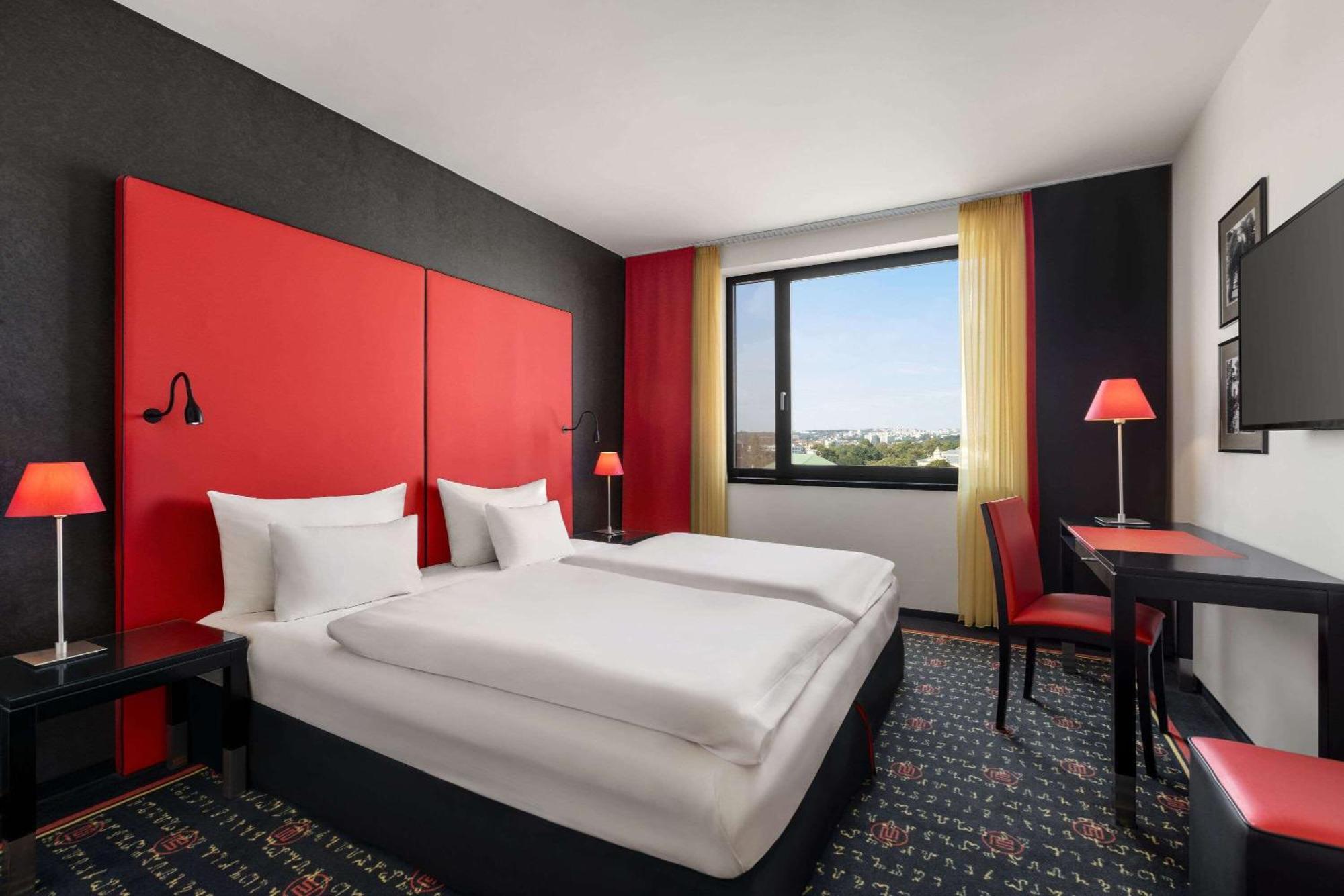 Vienna House Easy By Wyndham Pilsen Hotel Exterior photo