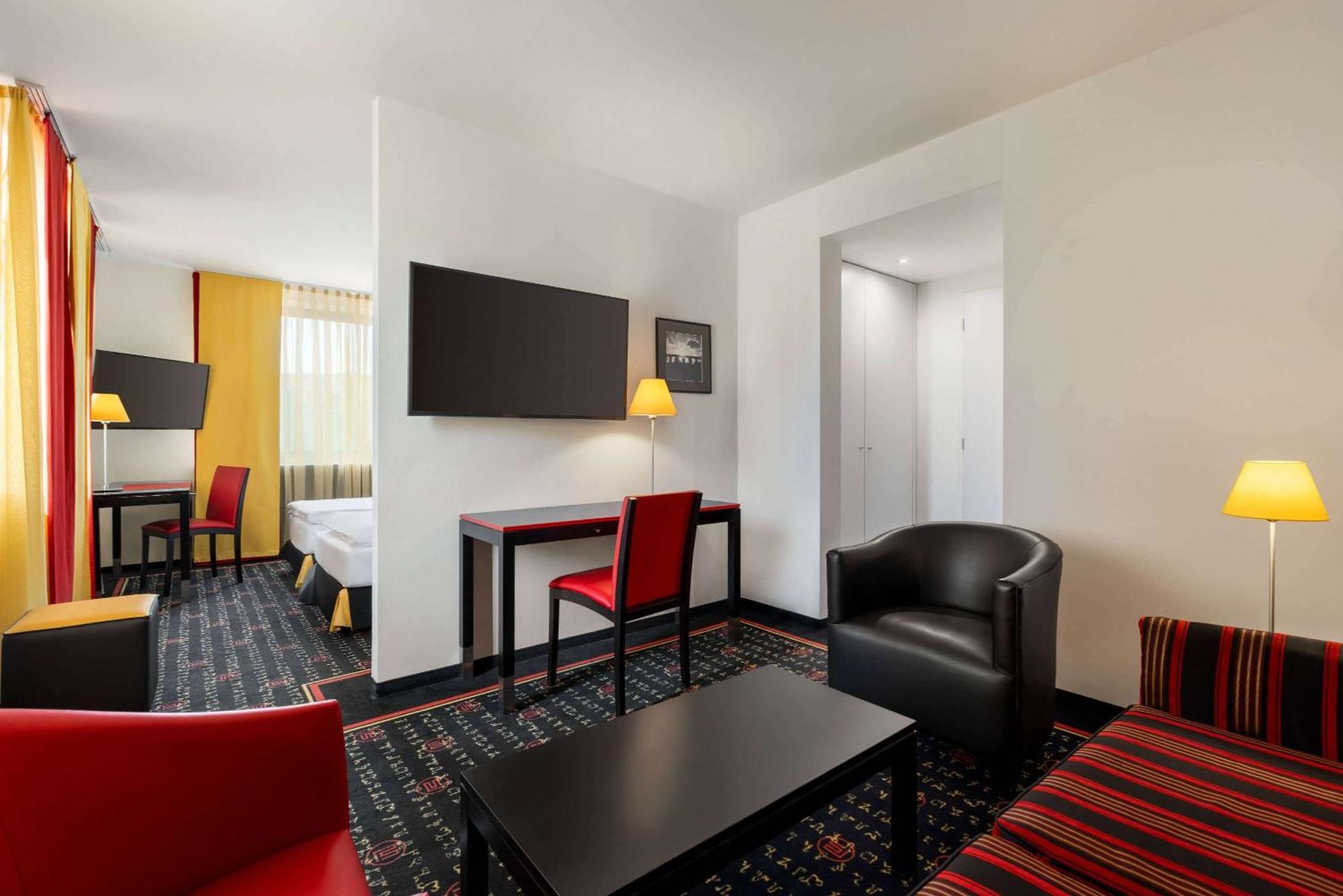 Vienna House Easy By Wyndham Pilsen Hotel Exterior photo