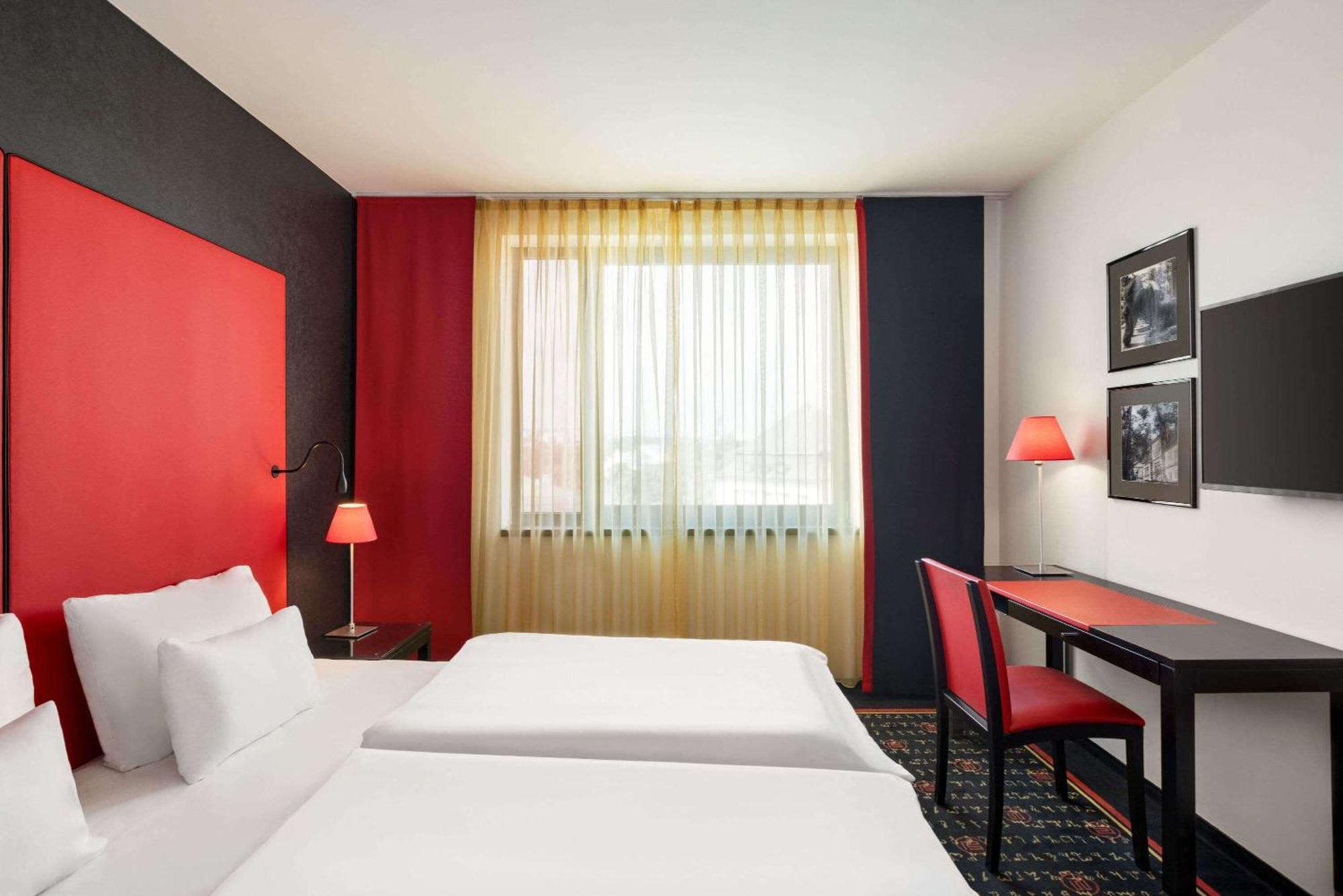 Vienna House Easy By Wyndham Pilsen Hotel Exterior photo