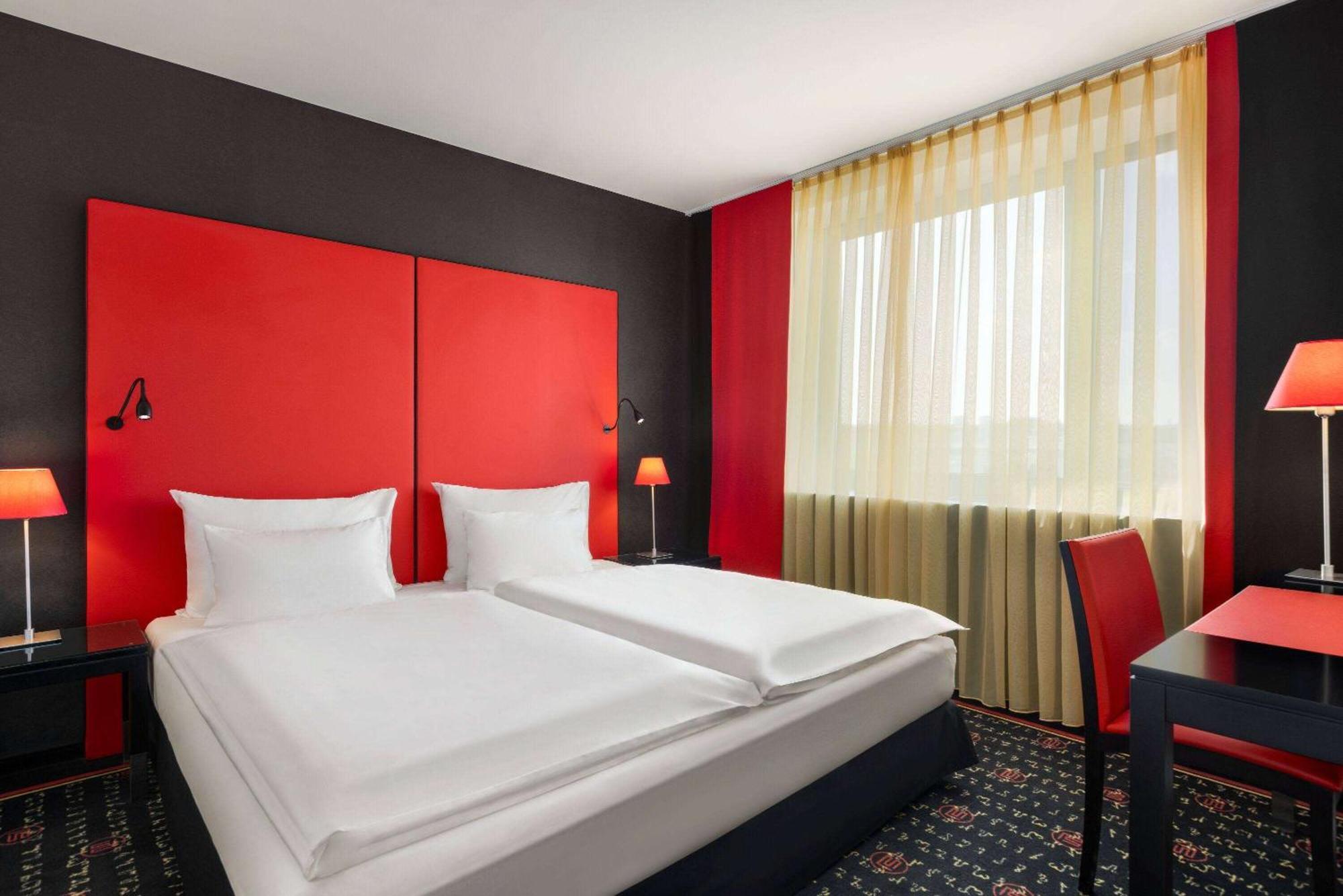 Vienna House Easy By Wyndham Pilsen Hotel Exterior photo